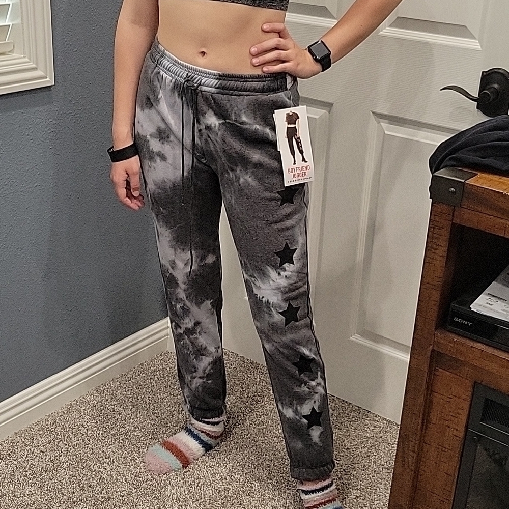 Celeb Pink Joggers. - Picture 2 of 6